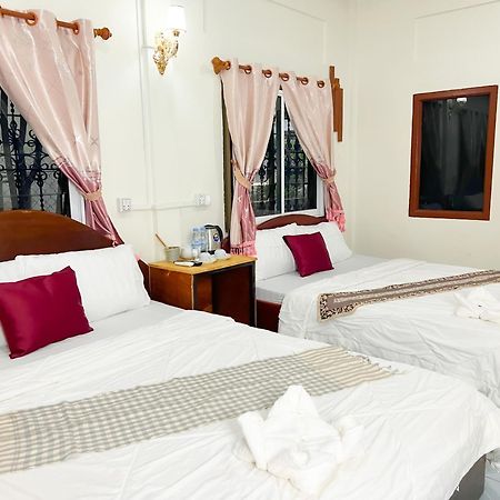 Lotus Blanc Homestay Villa Battambang Esterno foto