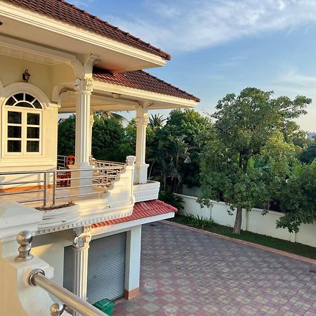 Lotus Blanc Homestay Villa Battambang Esterno foto