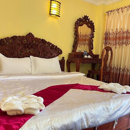 Lotus Blanc Homestay Villa Battambang Esterno foto