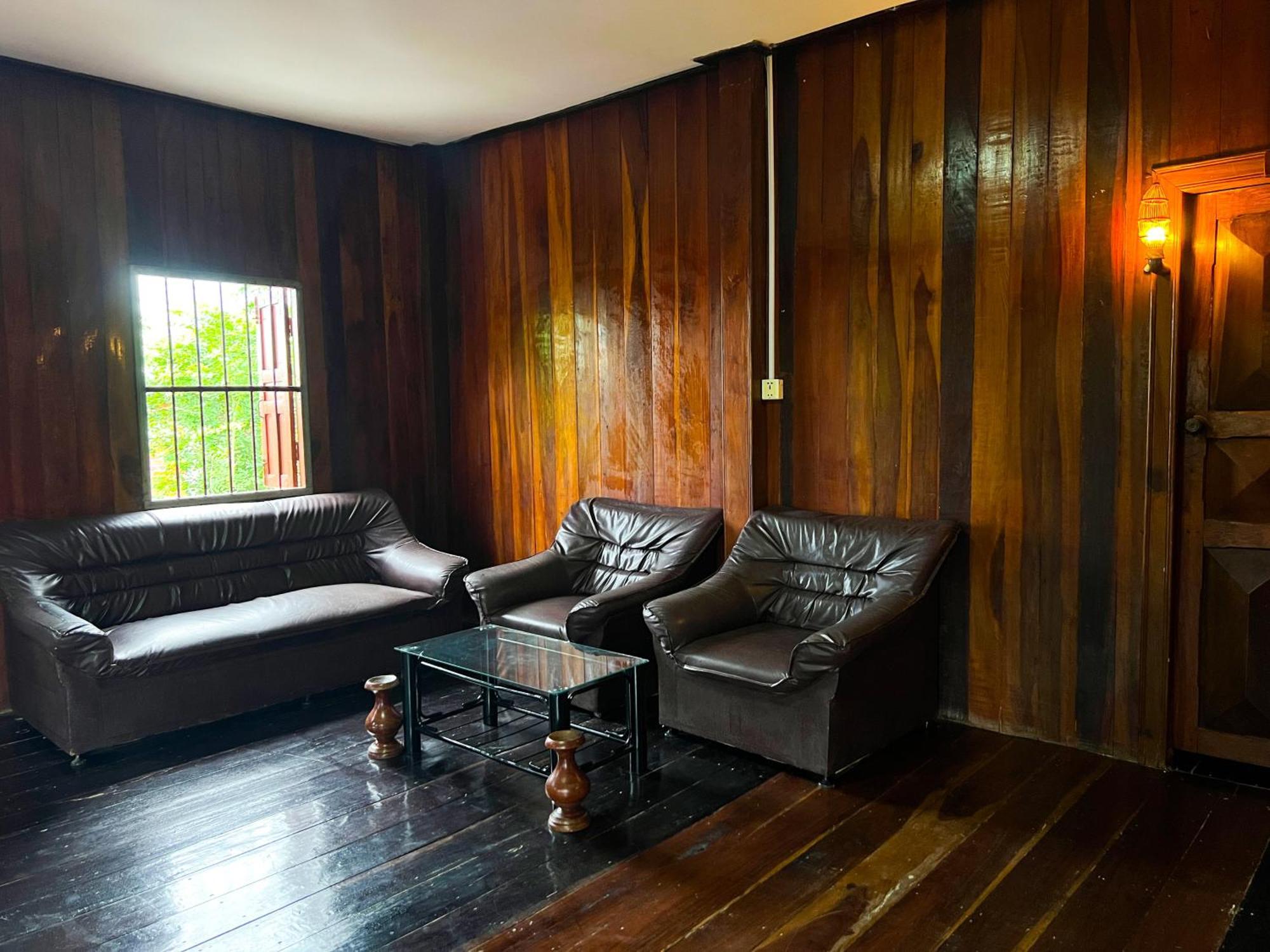 Lotus Blanc Homestay Villa Battambang Esterno foto