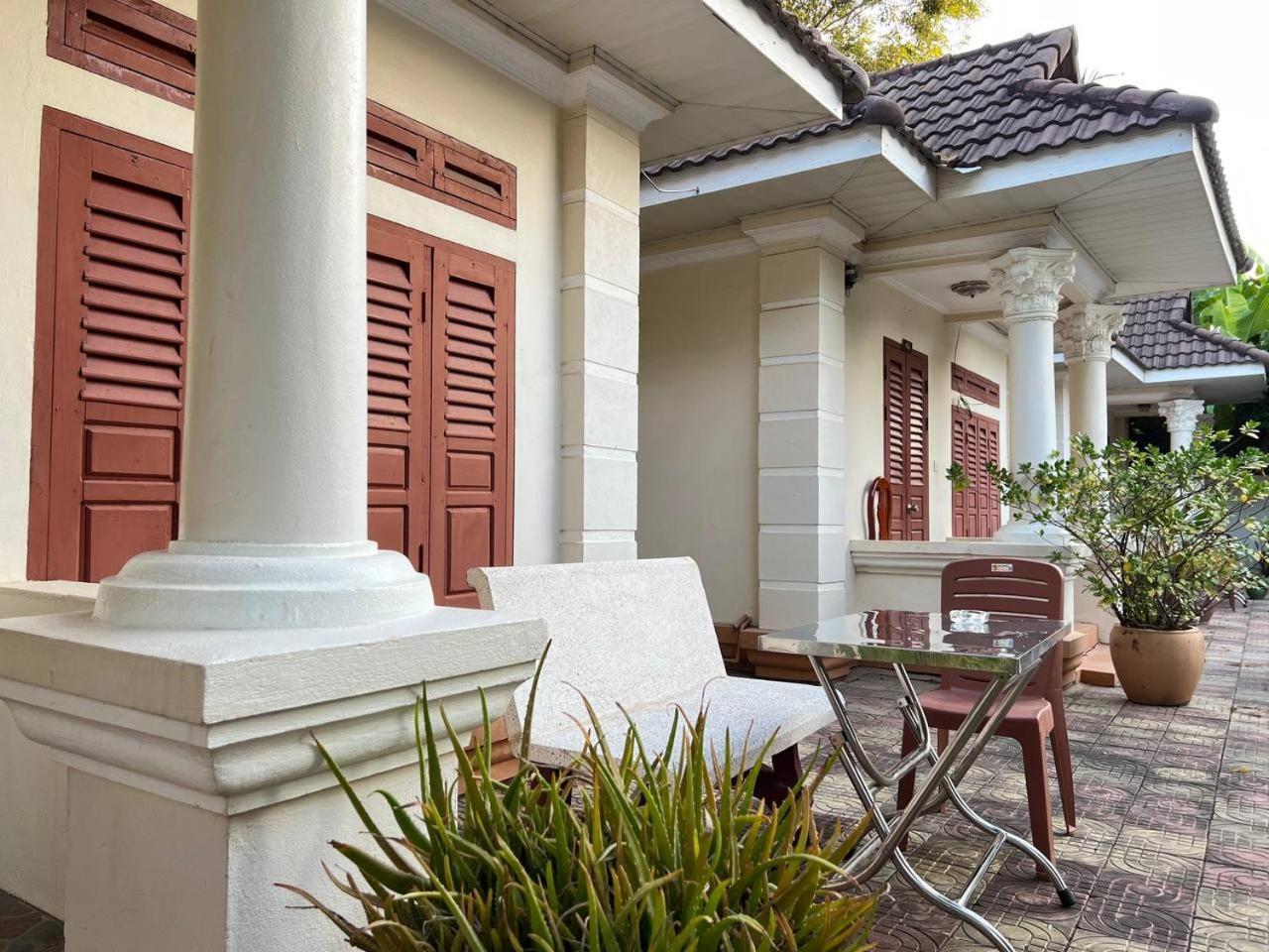 Lotus Blanc Homestay Villa Battambang Esterno foto