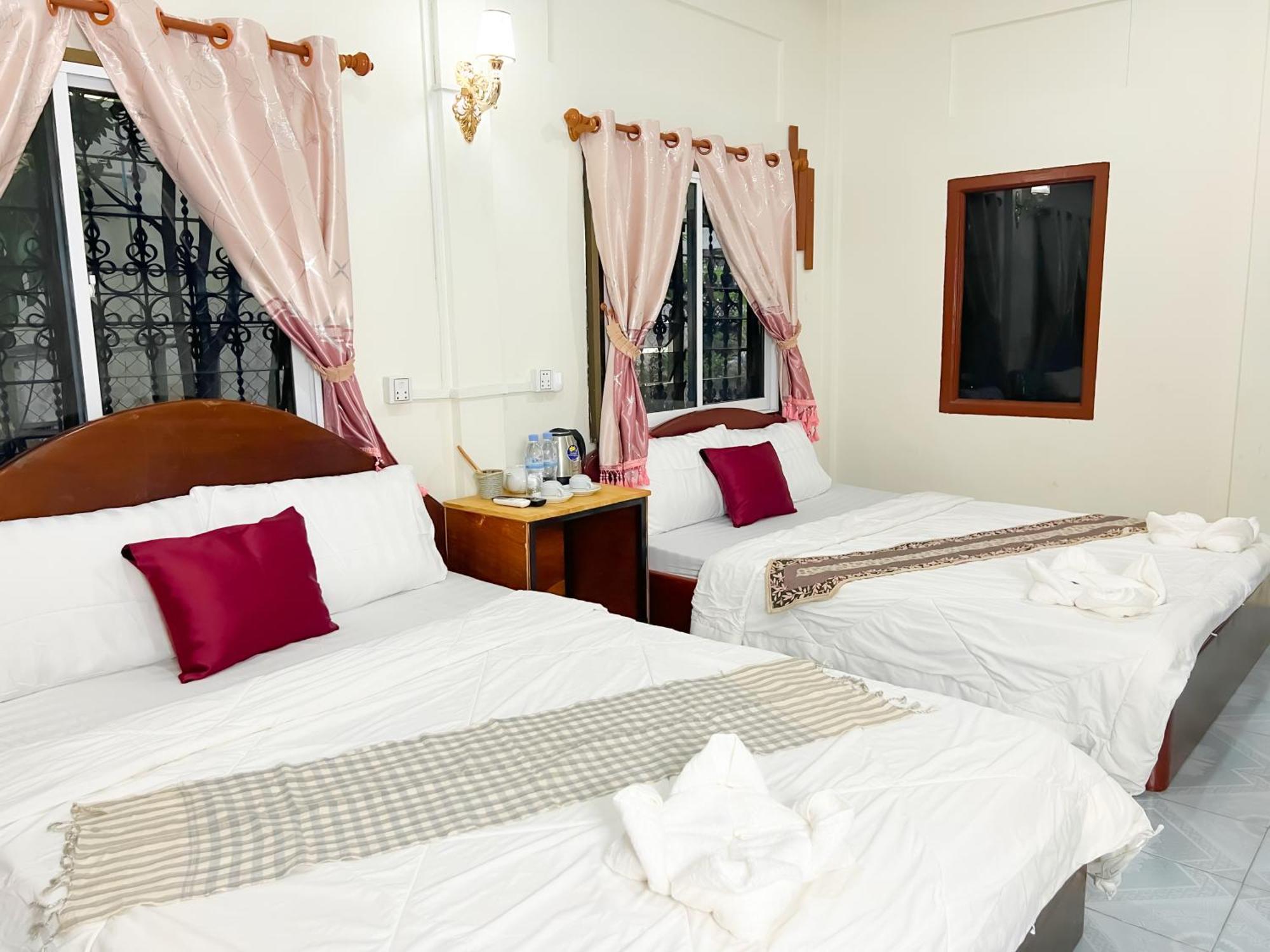 Lotus Blanc Homestay Villa Battambang Esterno foto