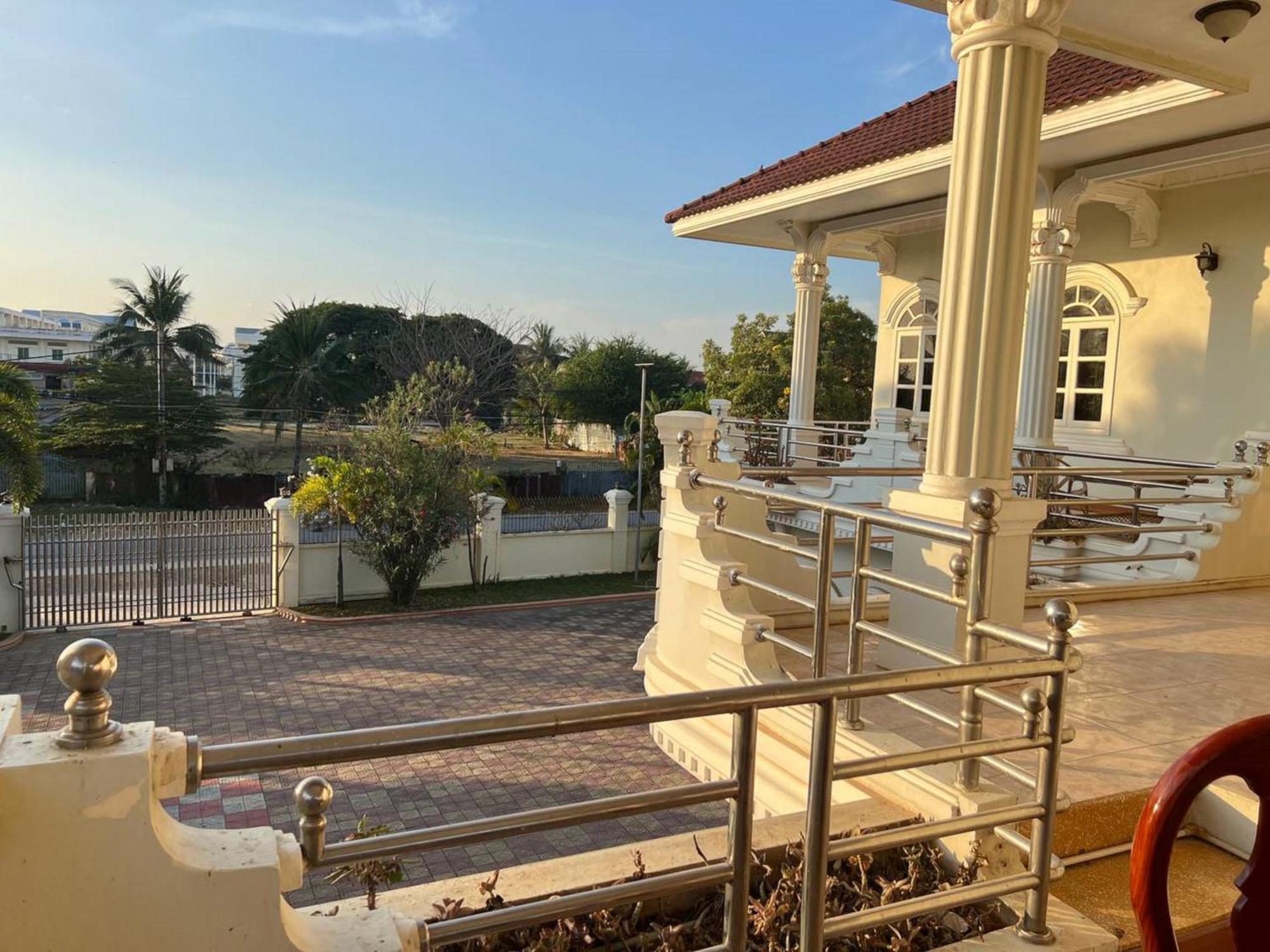 Lotus Blanc Homestay Villa Battambang Esterno foto