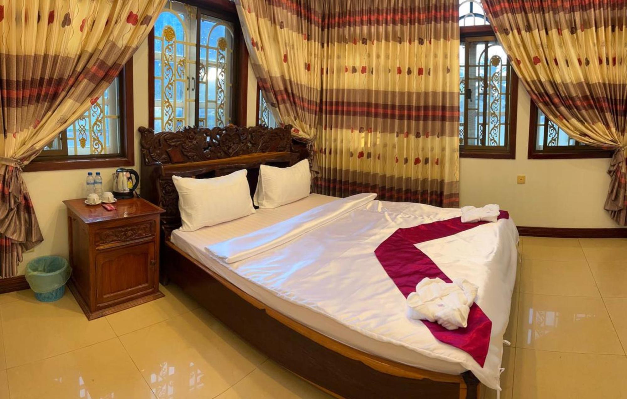 Lotus Blanc Homestay Villa Battambang Esterno foto