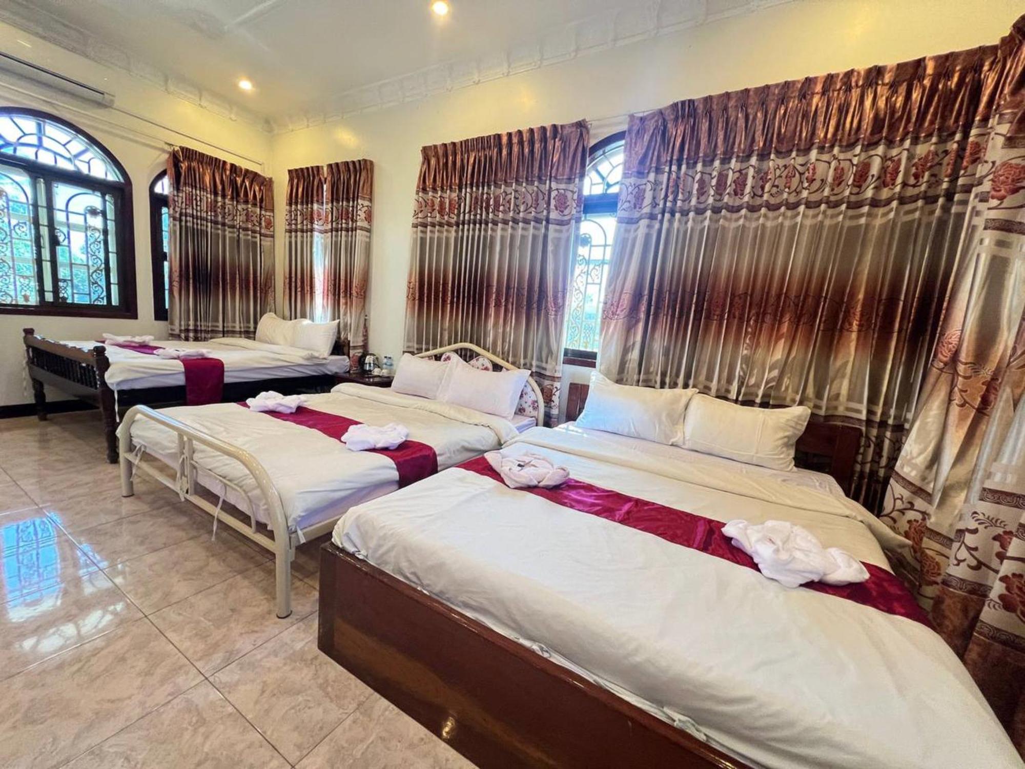 Lotus Blanc Homestay Villa Battambang Esterno foto